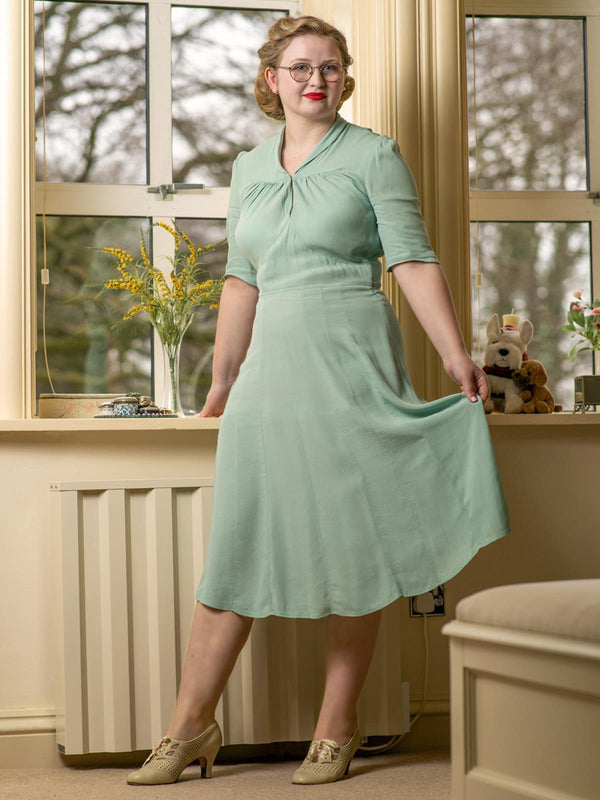 1940s Vintage Matinee Dress in Pistachio Green